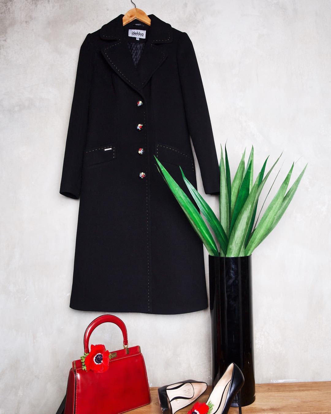 Пальто женское демисезонное черного цвета